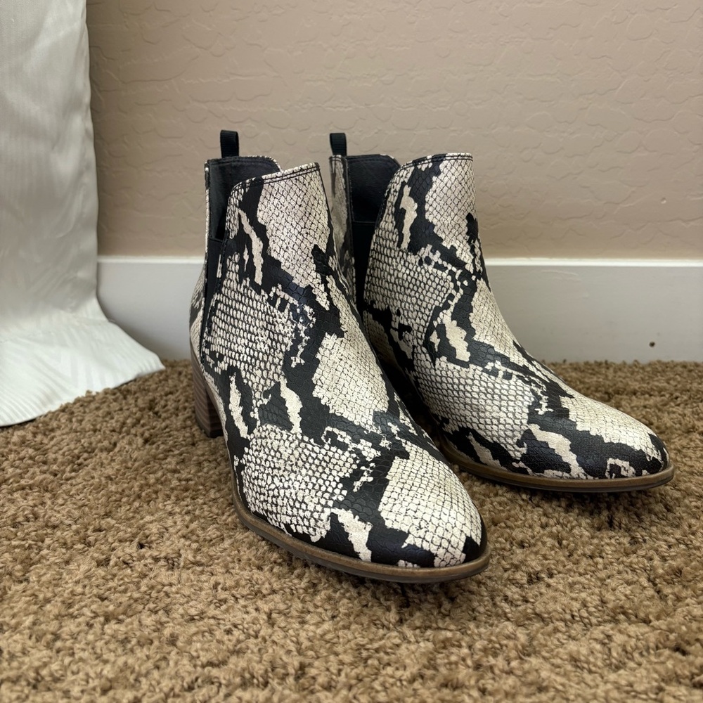 Dr Scholl’s Snakeskin Ankle Boots - Black and White